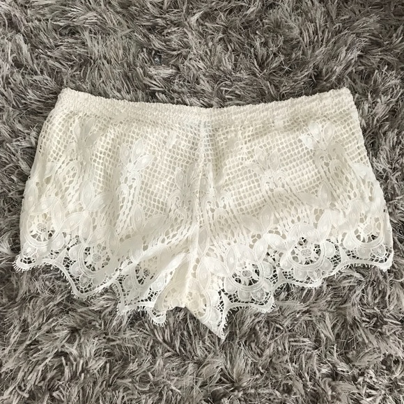 {Express} Lace Shorts - Picture 2 of 3
